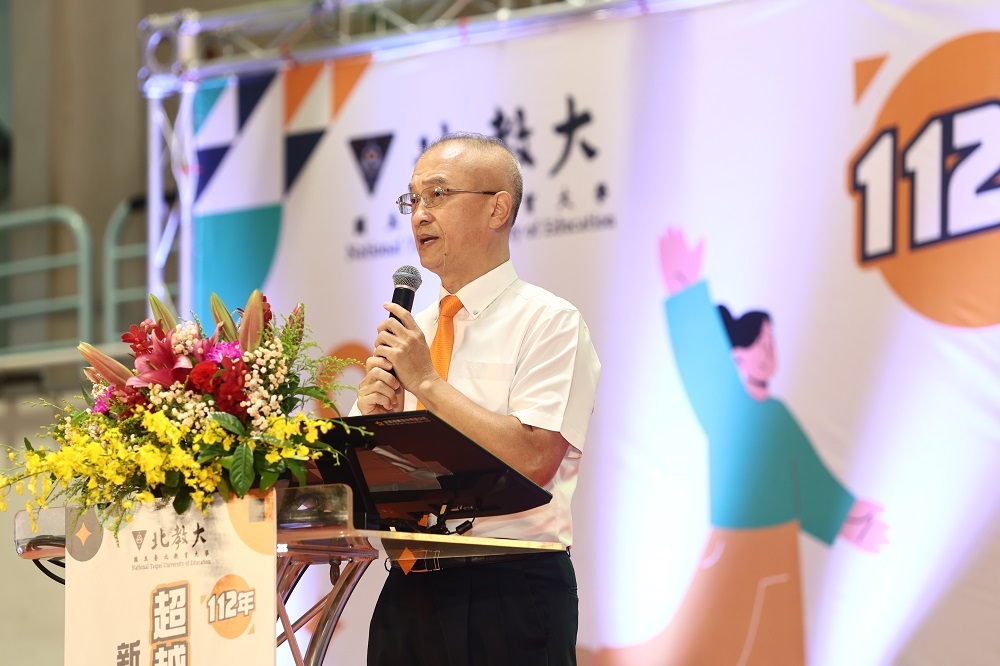 陳慶和校長主持112學年度新生始業輔導活動,期勉新生不畏艱難,勇敢迎接挑戰,培養跨域創新與就業創業能力,未來能順利畢業即就業,同時成就精彩豐富的人生之路。