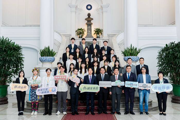 114年5月13日受邀至總統府，總統接見獲選青年代表